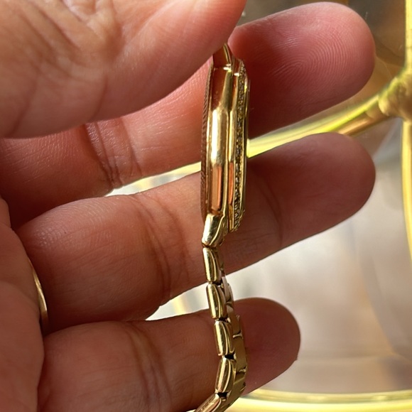 ✨SOLD✨
Baume Mercier Riviera 18k Gold & Diamond
 Watch - Picture 10 of 16